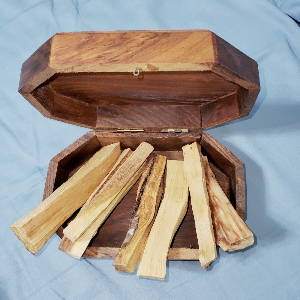 HOST PICK 💜 Palo Santo